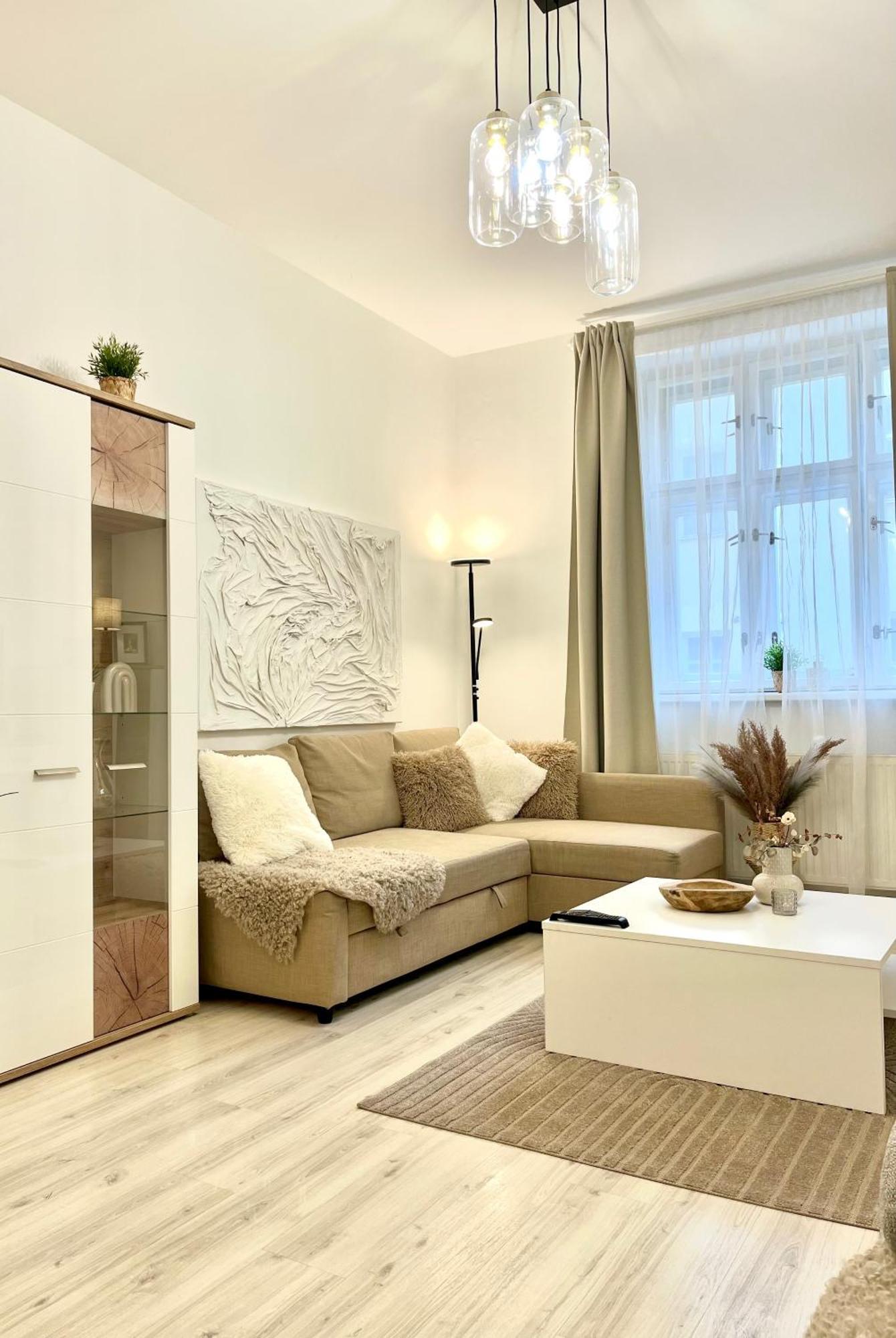 James Bond Apartment Old Town บราติสลาวา ภายนอก รูปภาพ