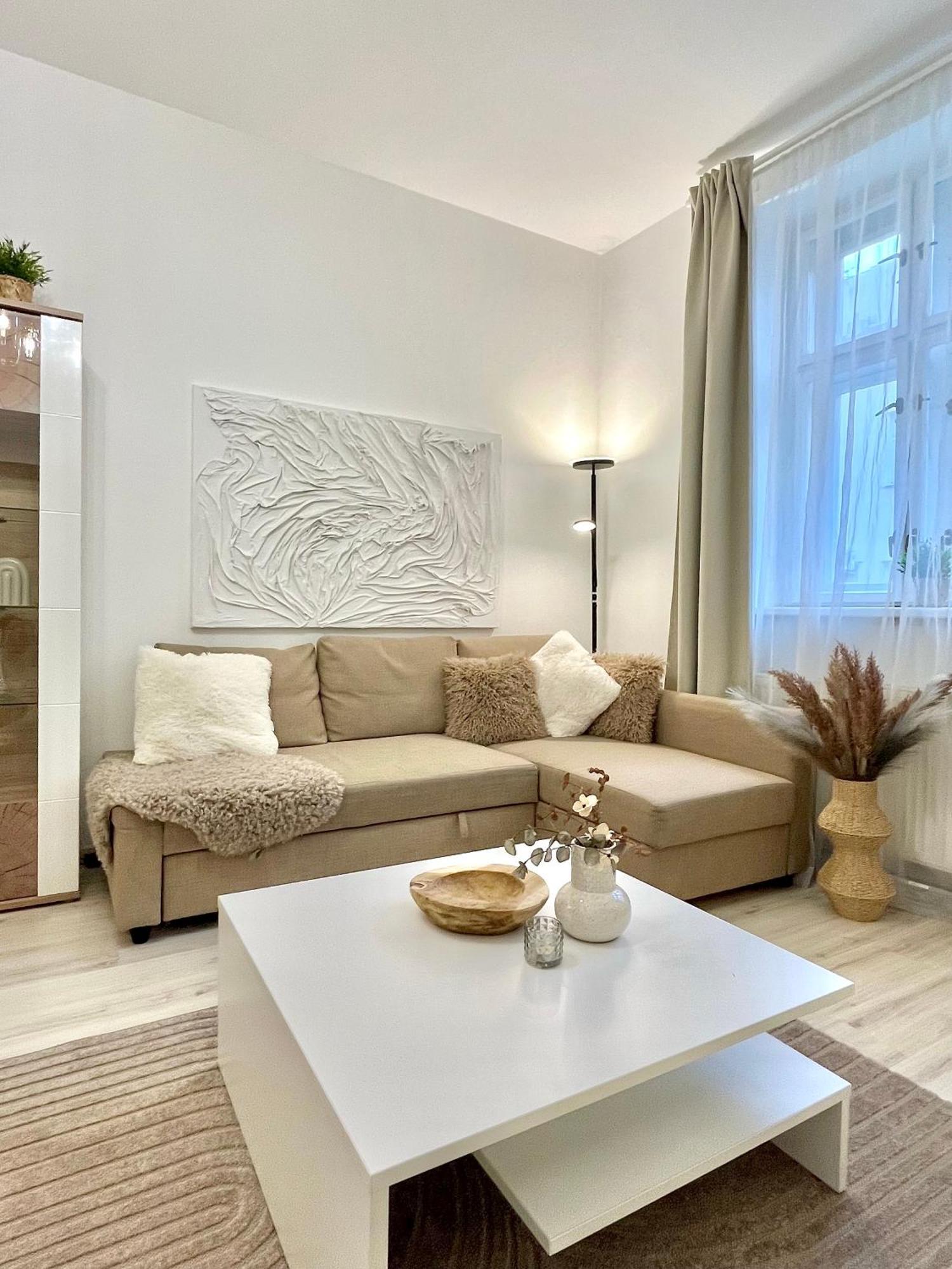 James Bond Apartment Old Town บราติสลาวา ภายนอก รูปภาพ